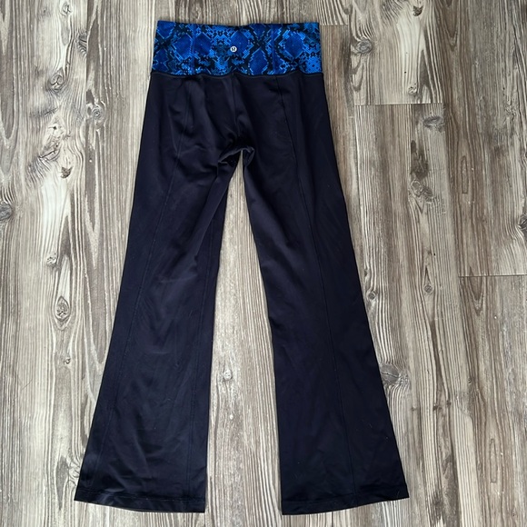 Lululemon Flare Groove Pant III in Black and Blue - Picture 1 of 9